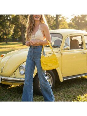 Vintage 60s 70s Mod Yellow Vinyl Shoulder Bag Kiss Lock Gold Chain Link Strap